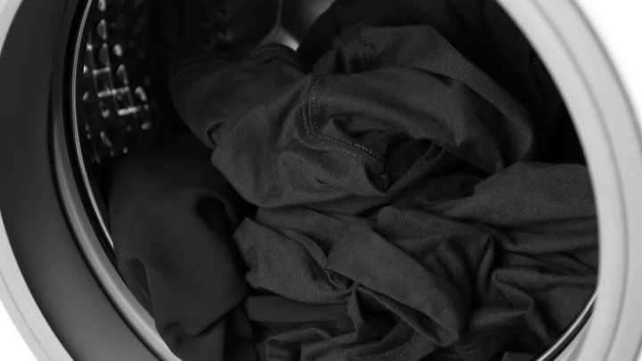 روش شستشوی صحیح لباسهای تیره برای افزایش عمر مفید آنها