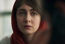 الیکا ناصری در پشت صحنه نمایش جشن