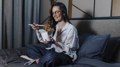 عوارض پرخوری قبل از خواب برای سلامت-1