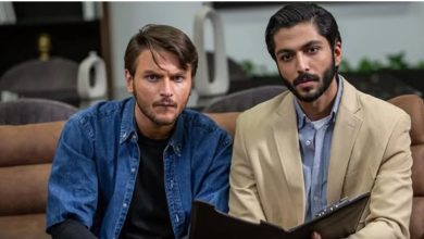 کیسان دیباج و دارا حیایی در پشت صحنه نمایش باستی‌هیلز