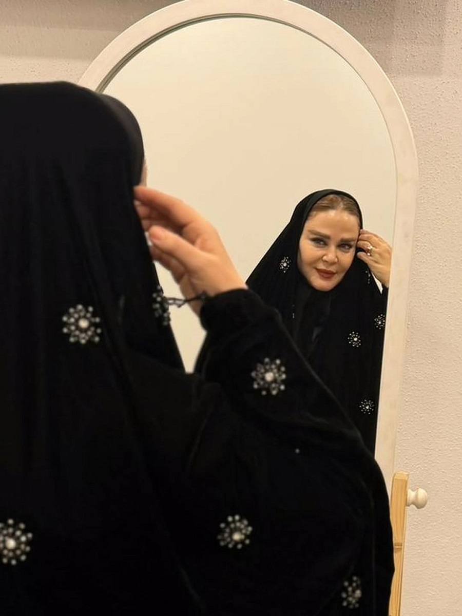 بهاره رهنما با عبای مخملی 1