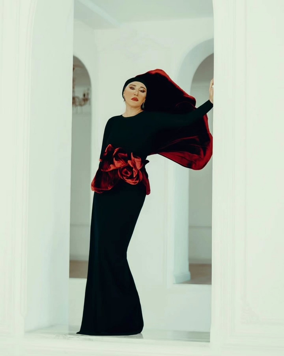 همکاری نسیم ادبی با یک طراح لباس ایرانی 1