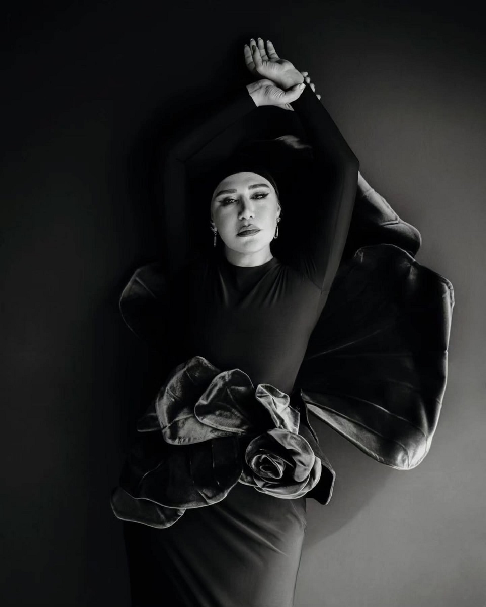 همکاری نسیم ادبی با یک طراح لباس ایرانی 2