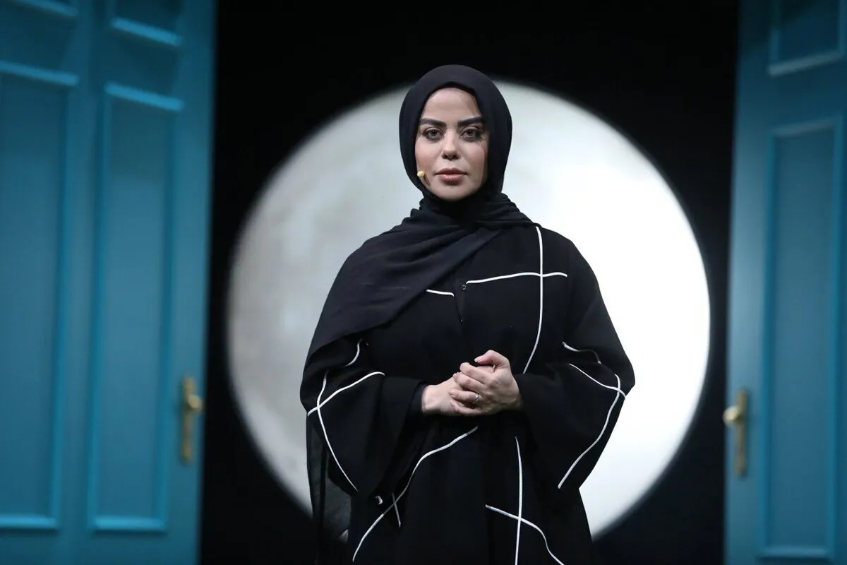 الهام اخوان به عنوان مجری تلویزیون 1