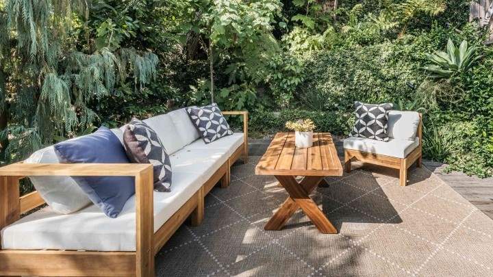 از بین بردن بوی بد مبلمان چوبی با تهویه هوا