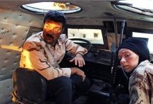 نیلوفر رجایی فر در حال تمرین یوگا