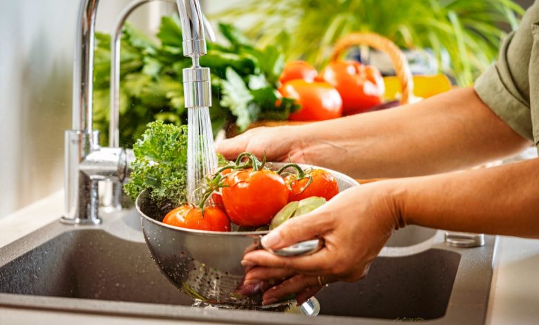 چرا شستشوی سبزیجات ضروری است